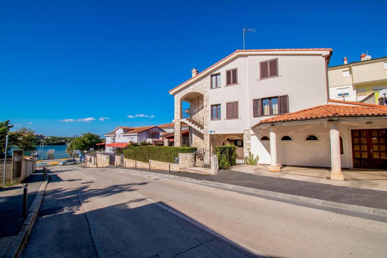Holiday Apartment 50M From The Beach Pjescana Uvala Luaran gambar